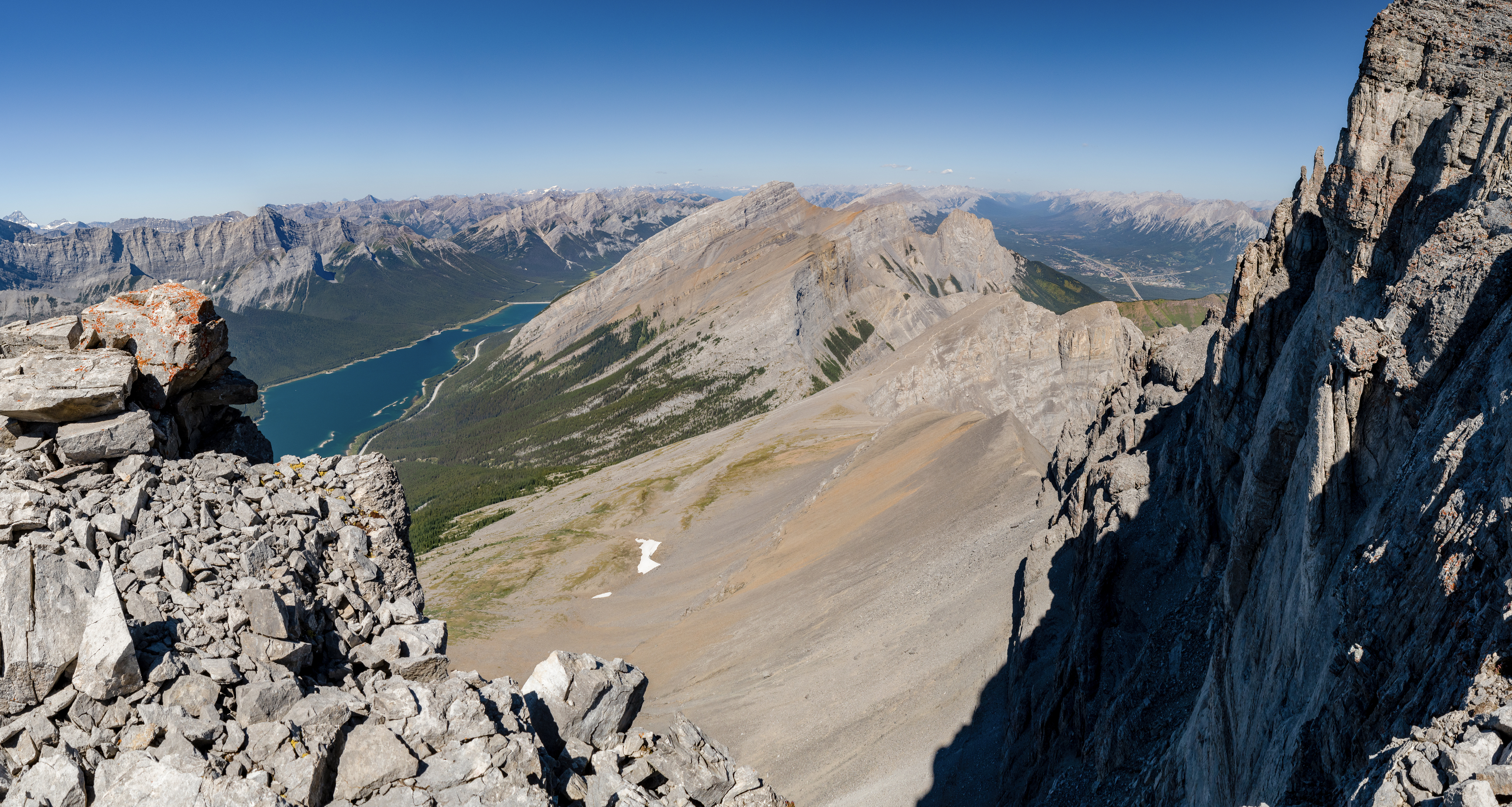 bluebird-Emyn-Muil_3840