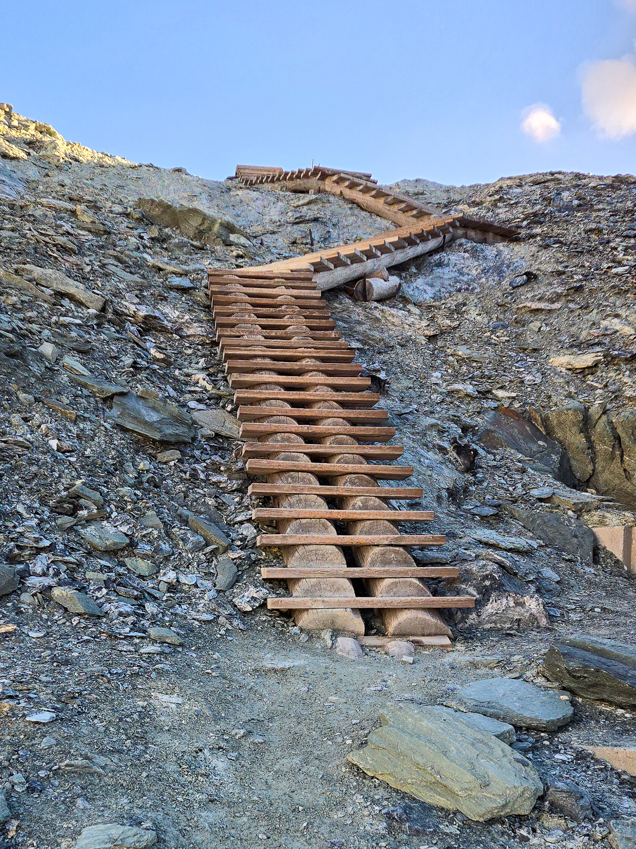 helipad-stairs_