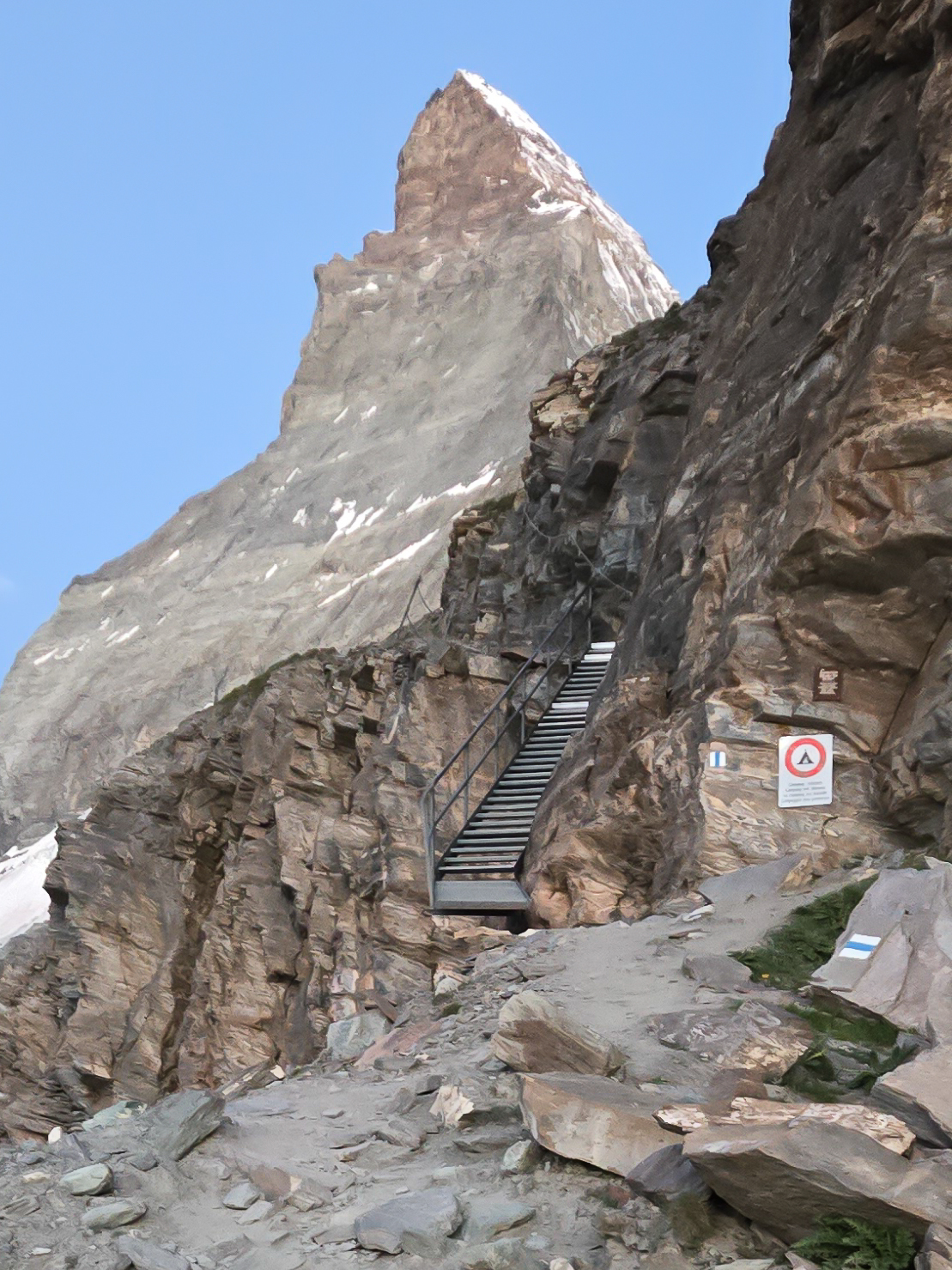 stairs-to-catwalk_